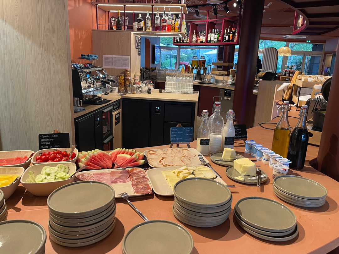 诺瓦尔妈妈餐饮酒店主图