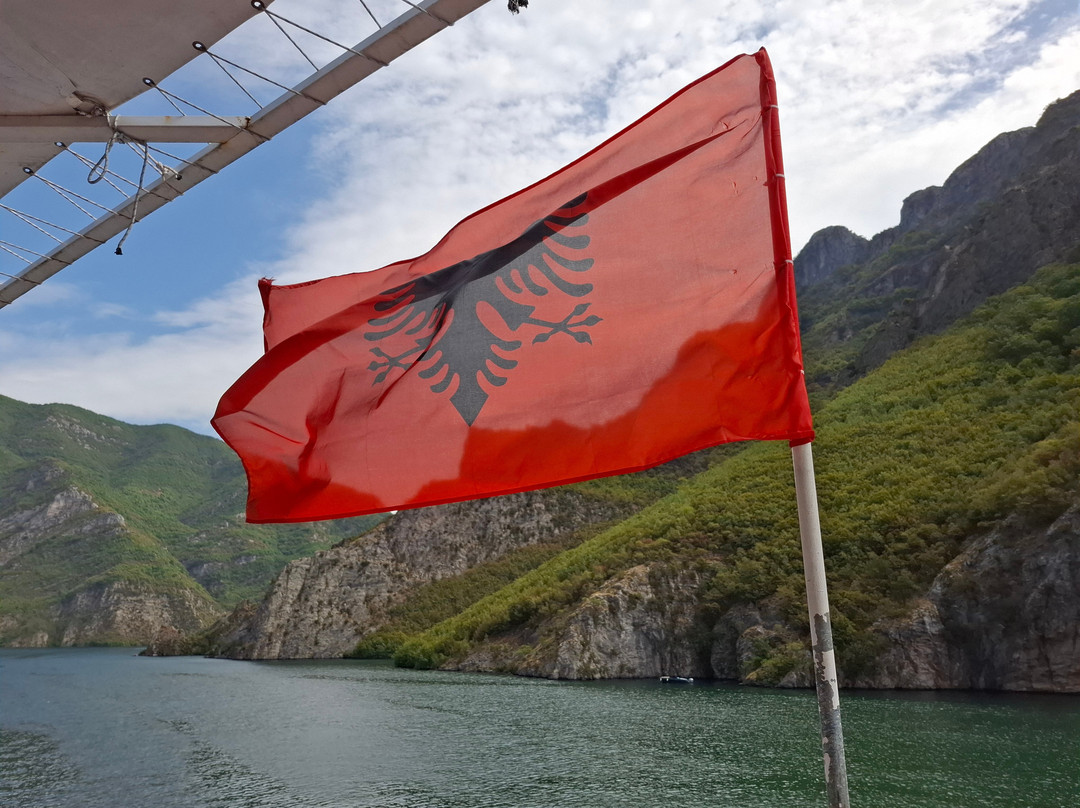 Komani Lake By Wild Tour Albania-Koman必去景点
