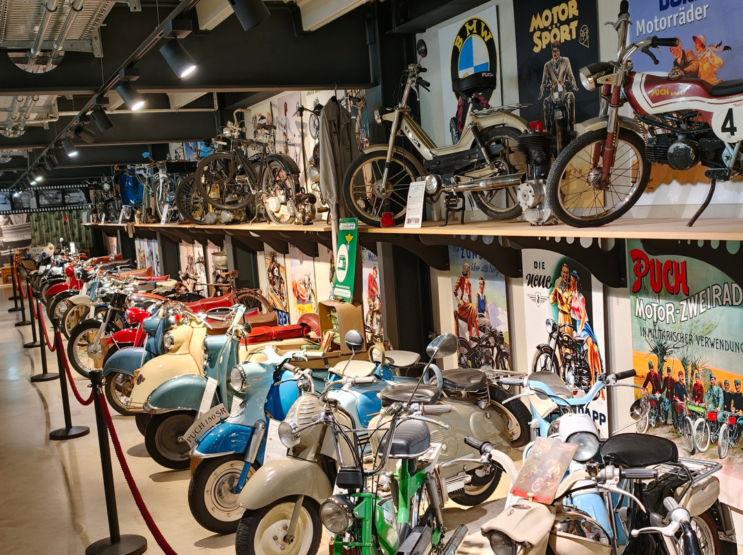 Zylinderhaus Nostalgie & Oldtimer Museum-贝恩卡斯特尔－屈斯必去景点