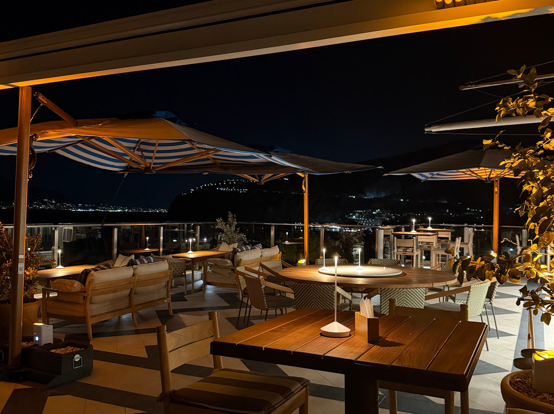 Vista Skybar & Dining-圣阿涅洛必去景点