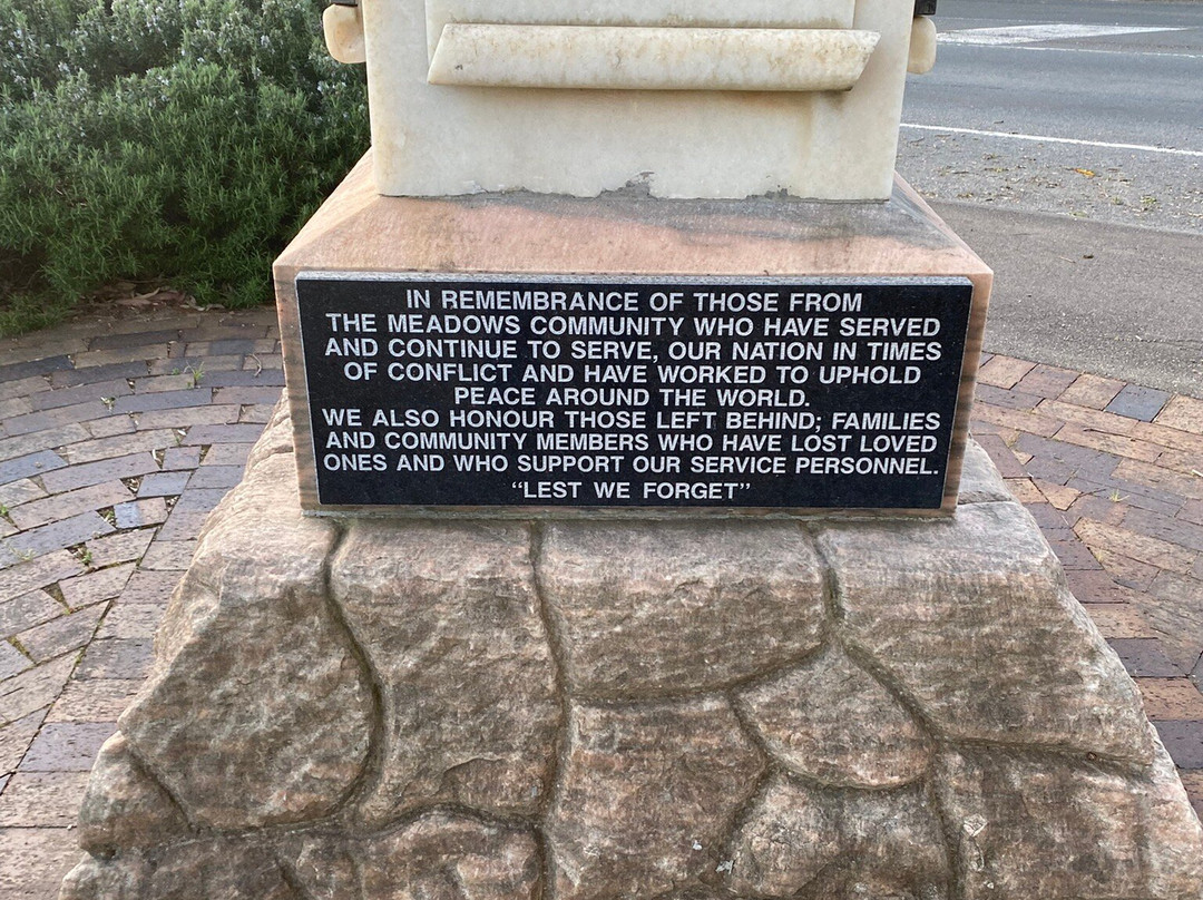 Meadows War Memorial-Meadows必去景点