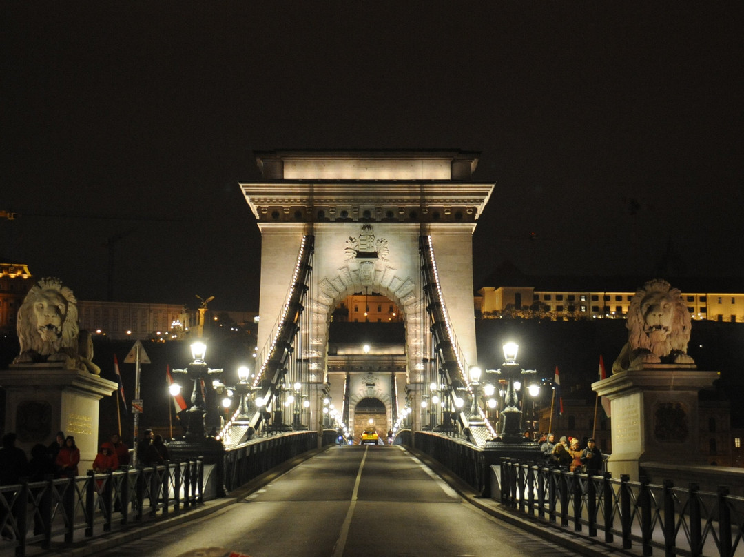 铁索桥（Szechenyi lanchid）-布达佩斯必去景点