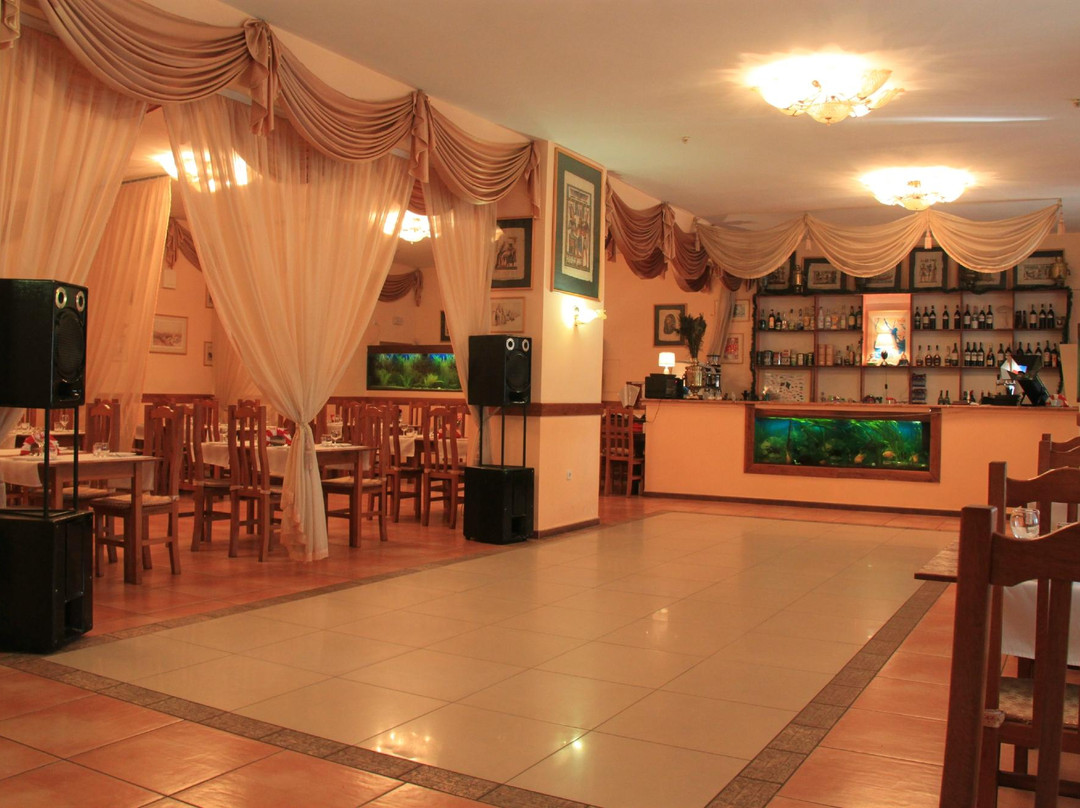 Pyryatyn酒店住宿-Otel Restoran Aleksandryya