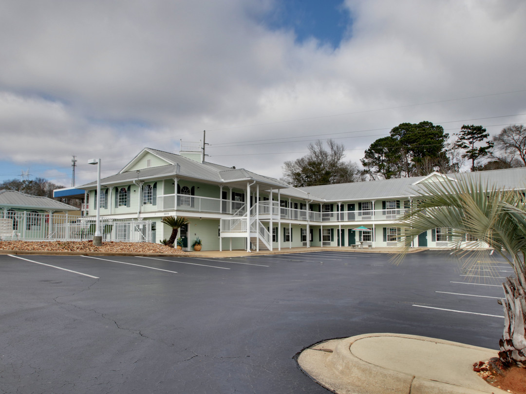 Key West Inn - Millbrook