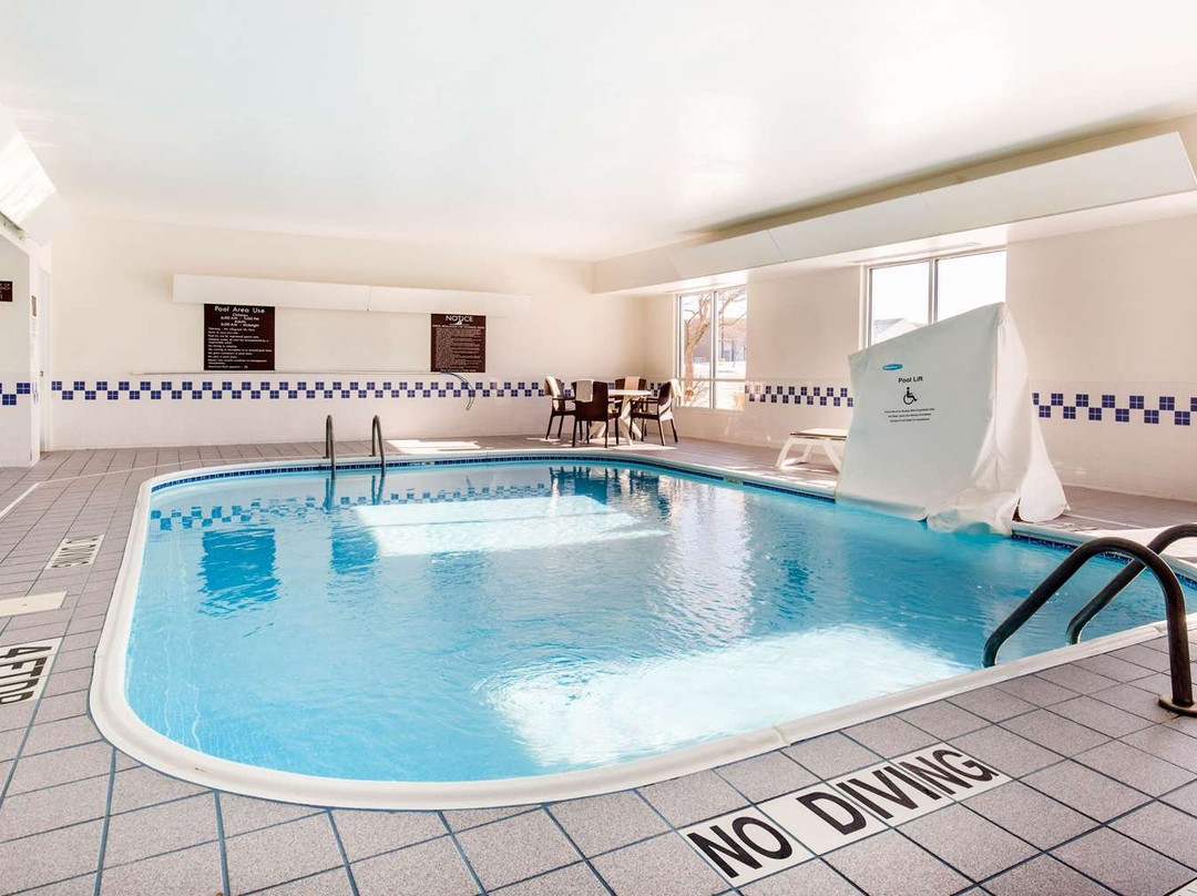 Comfort Suites Normal University Area主图