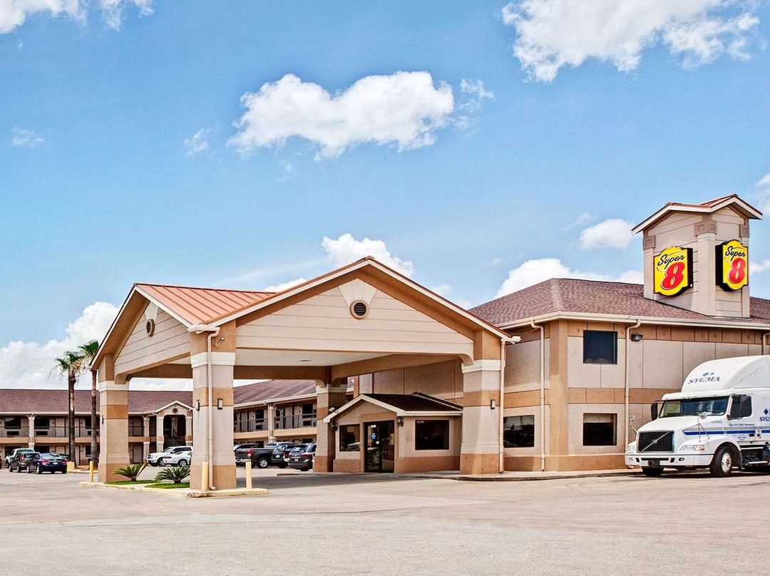 Super 8 By Wyndham Baytown / I-10