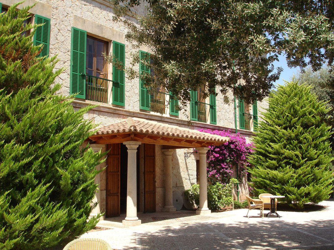 Llenaire Hotel