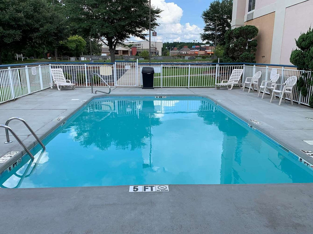 Country Inn & Suites by Radisson, Fayetteville I-95, NC主图