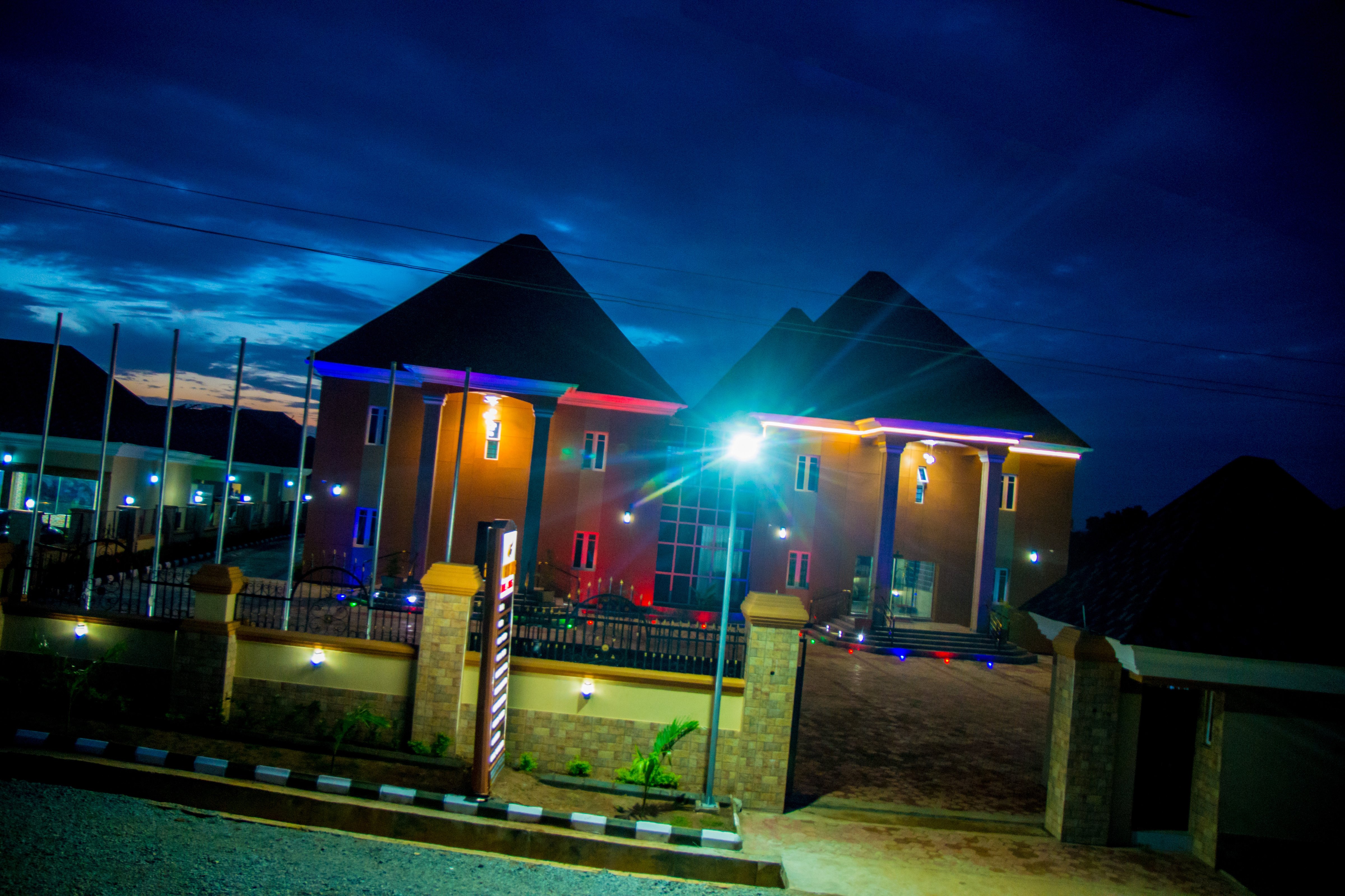 Golden Sands Hotel & Suites-官方