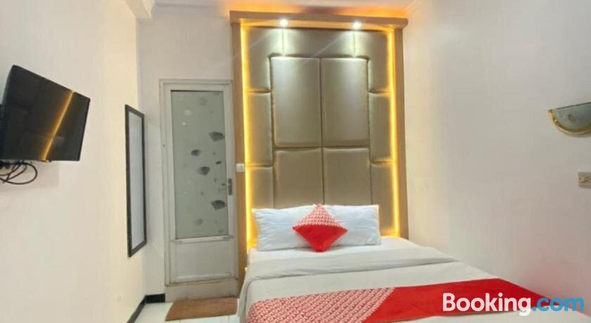 OYO 1351 Tanggulasi Resto & Residence