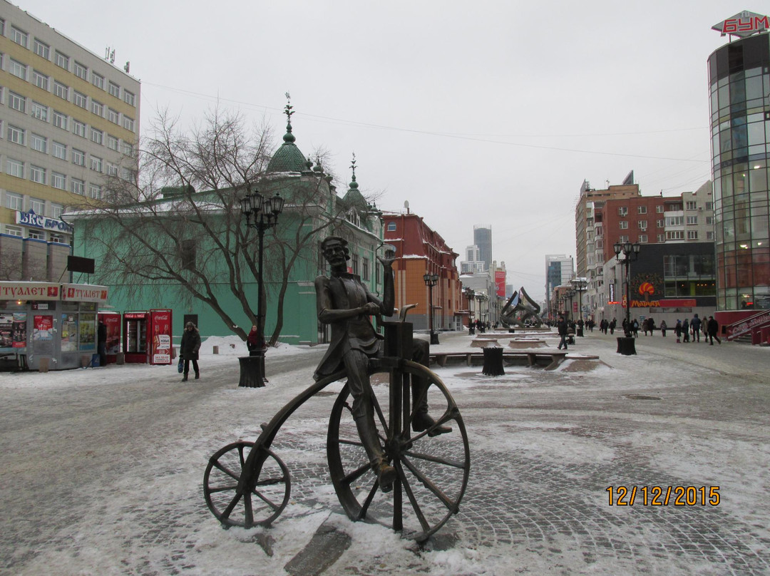 Monument to the Inventor of Bicycle Efim Artamonov景点图片