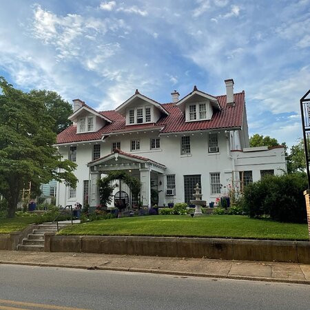 Julia-Ann Historic District Walking Tour-帕克斯堡必去景点