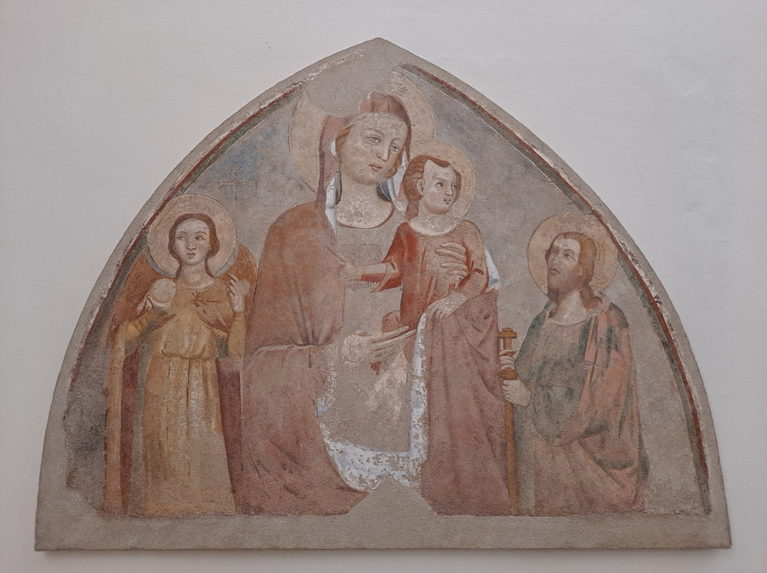 Museo Civico Santissima Annunziata-苏尔莫纳必去景点
