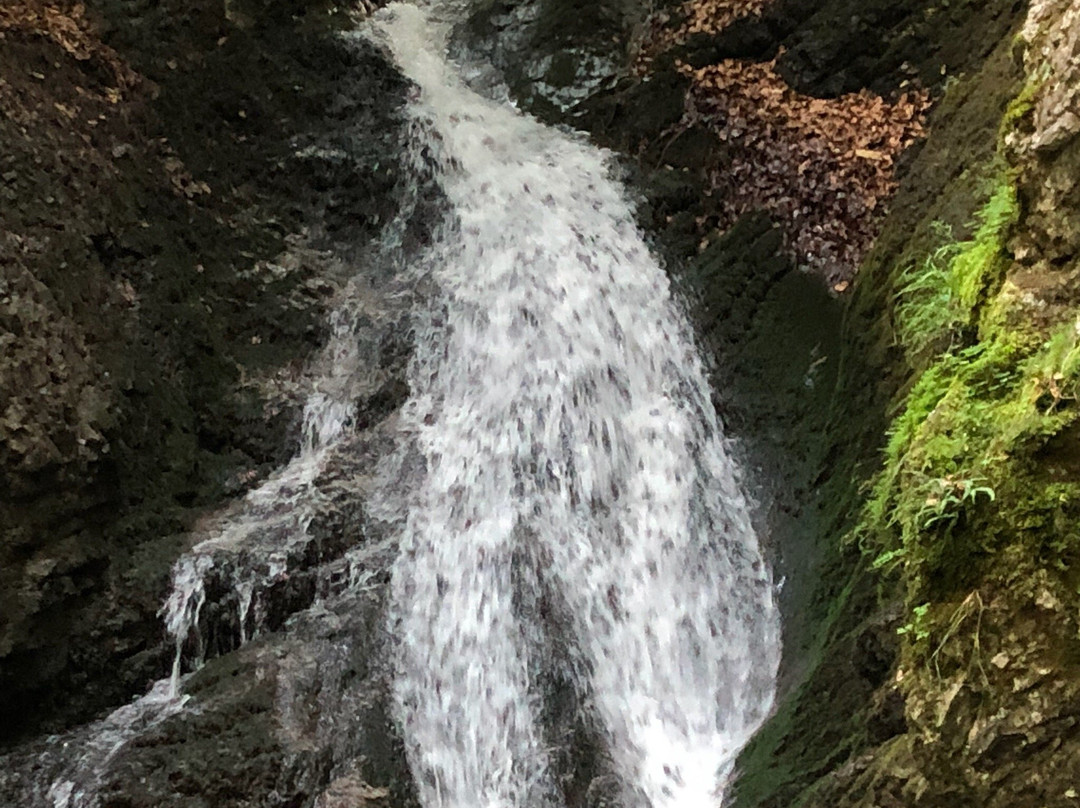 Kraliky waterfalls景点图片