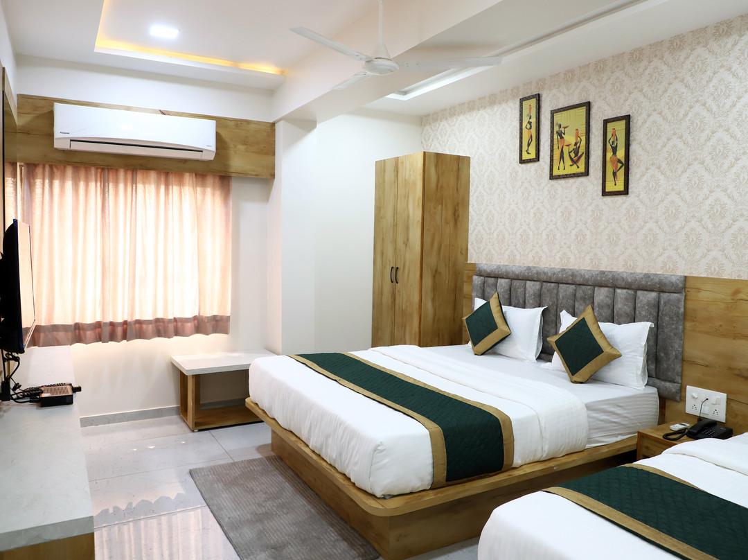 Hotel the Gulmohar Inn