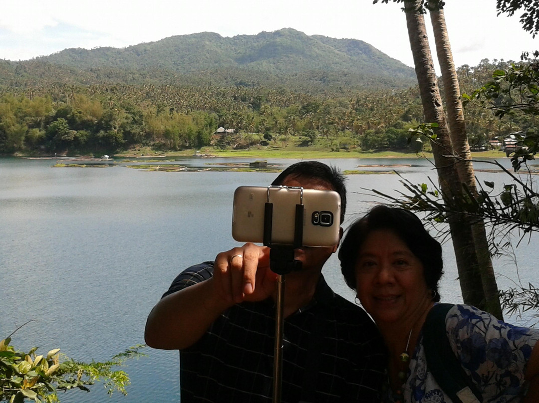 Lake Yambo景点图片