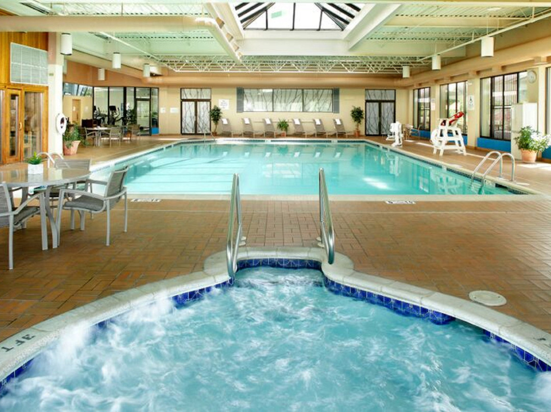 威尔克斯巴里假日酒店主图