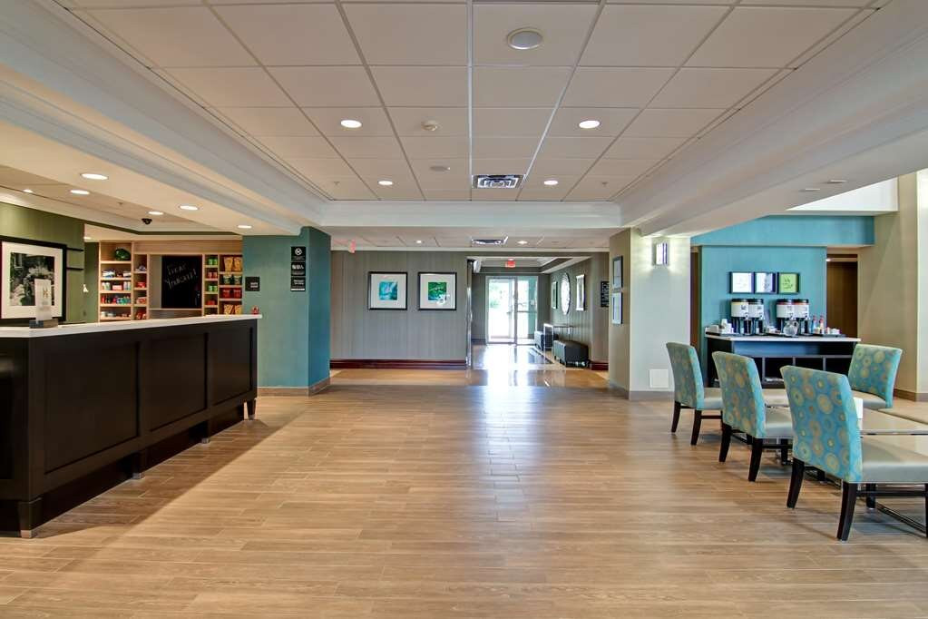 Hampton Inn by Hilton London主图