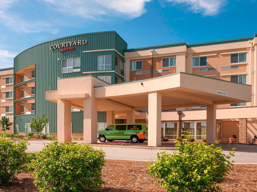 Courtyard by Marriott Milwaukee Airport主图