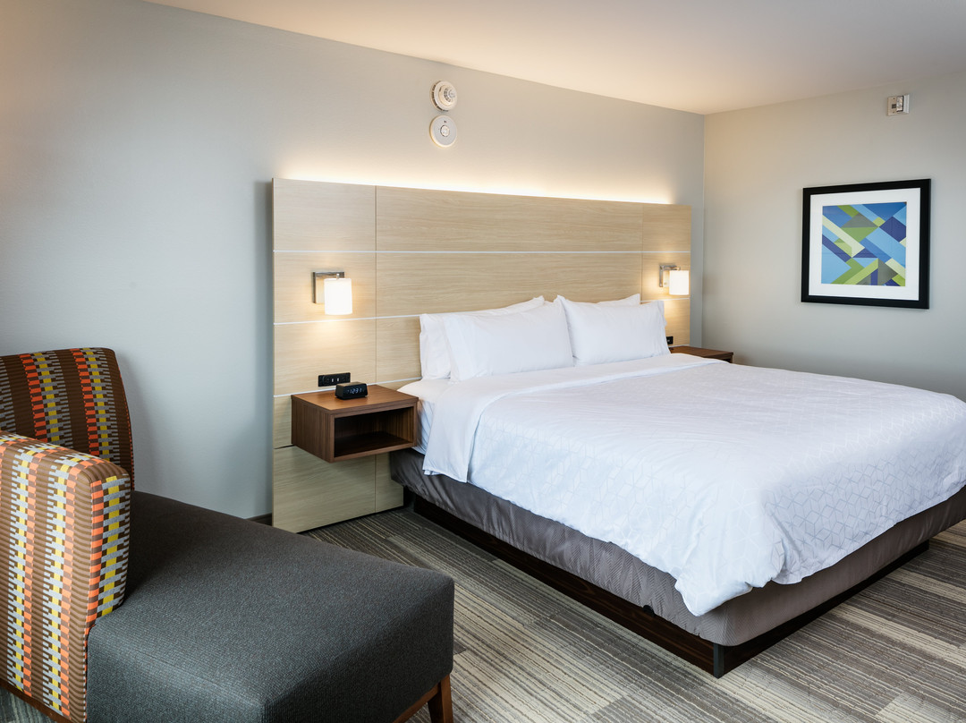 Holiday Inn Express & Suites Bend South By IHG主图