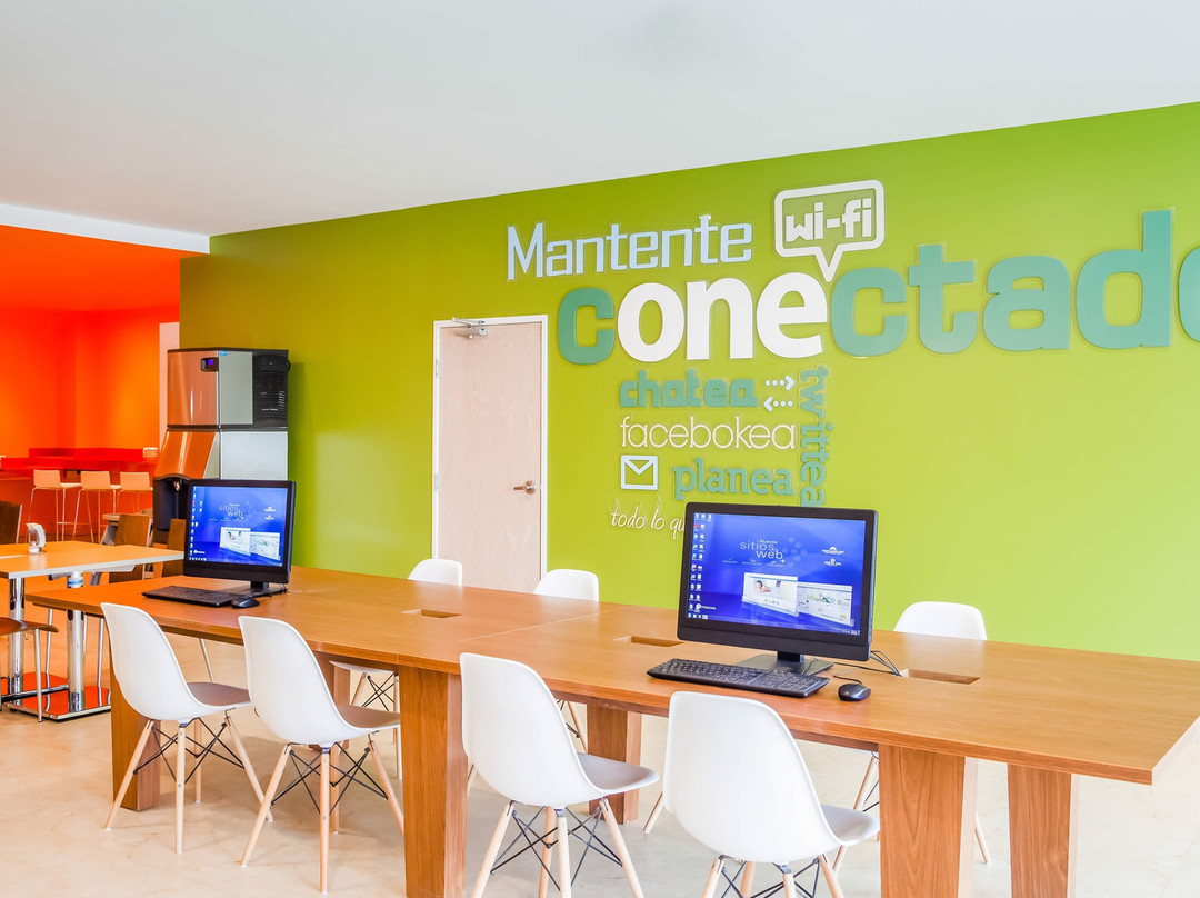 One Monclova Hotel主图