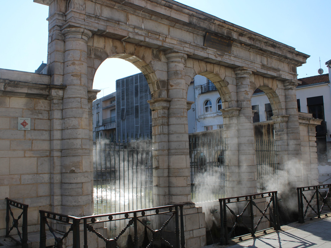 La Fontaine Chaude de la Nèhe景点图片