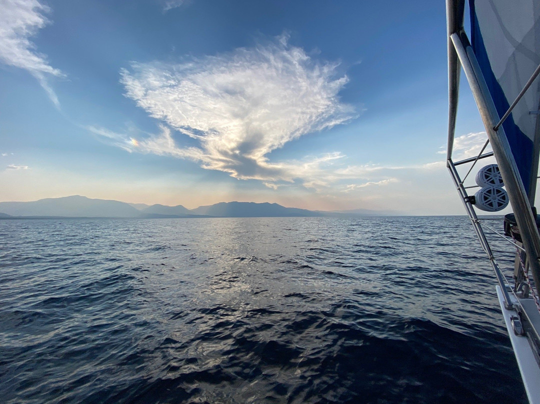 Sail Tahoe Blue Sailing Charters-南太浩湖必去景点