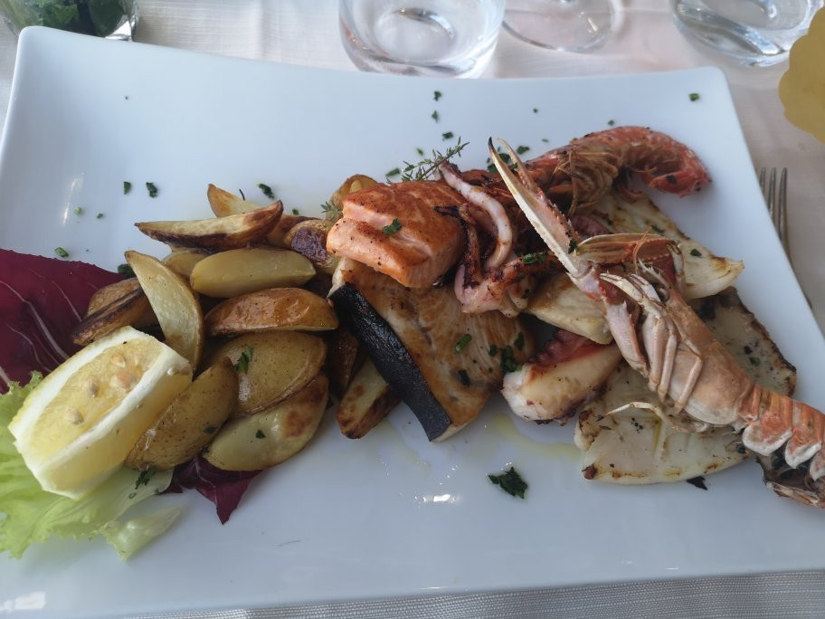 Hotel Villa Eva Restaurant and Beach主图