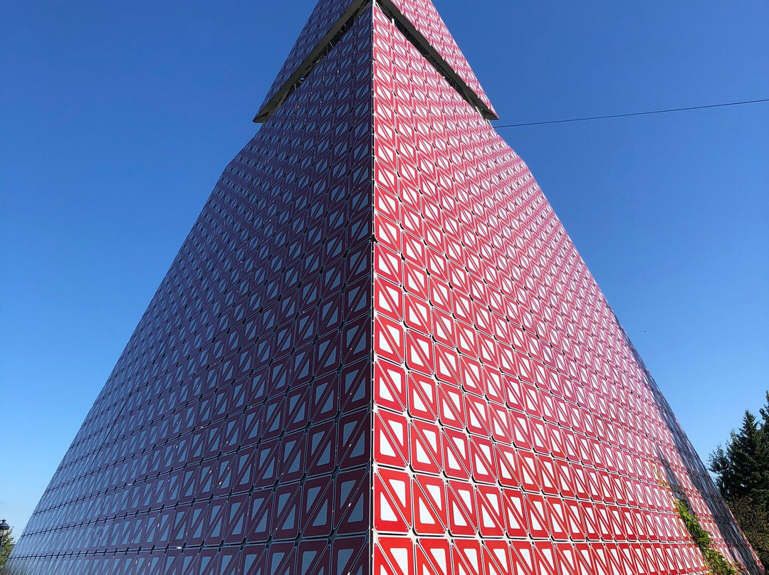 La Pyramide des Ha! Ha!景点图片