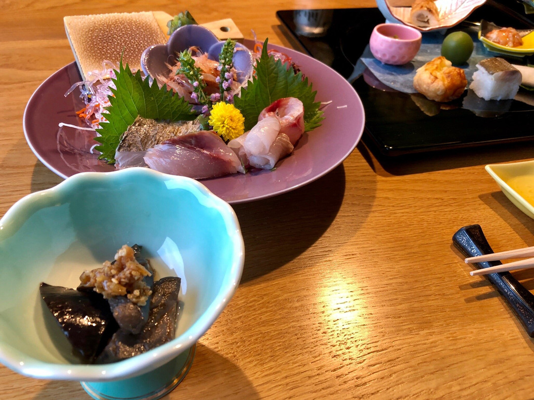 伊萨里比酒店主图