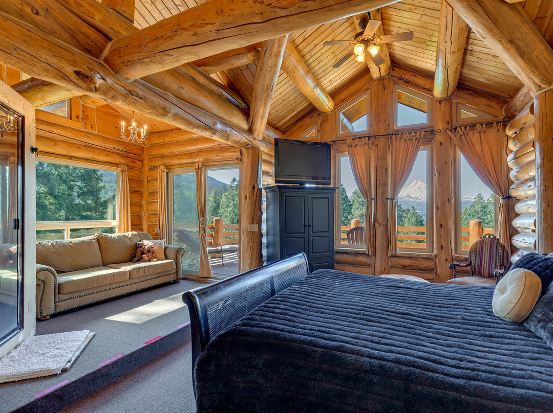 Bigfoot Lodge B&B主图