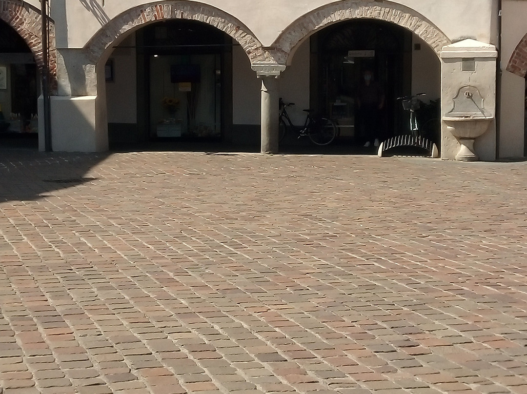 Piazza Garibaldi-伊塞奥必去景点