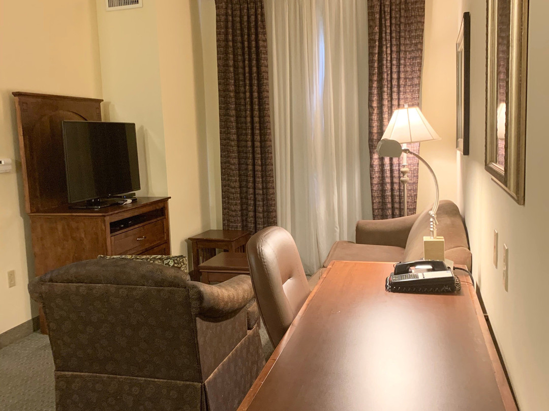 阿尔伯克基机场驻桥套房酒店主图