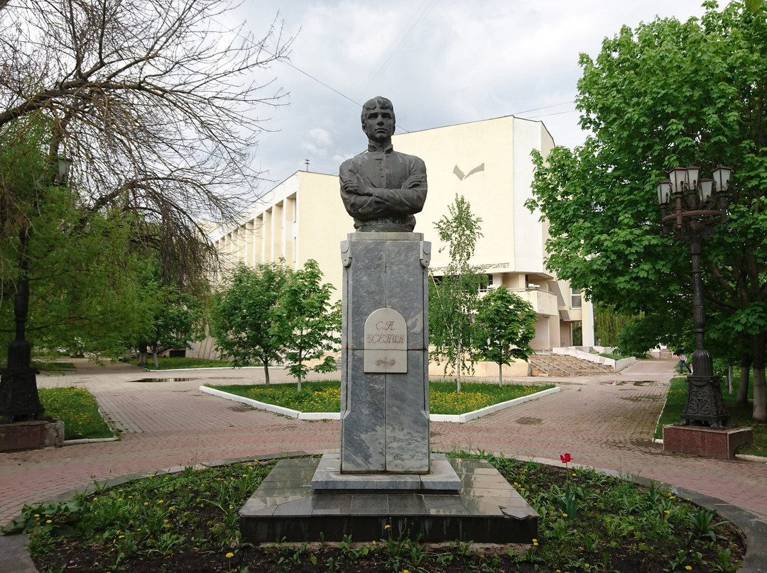 Statue of Esenin-Oryol必去景点