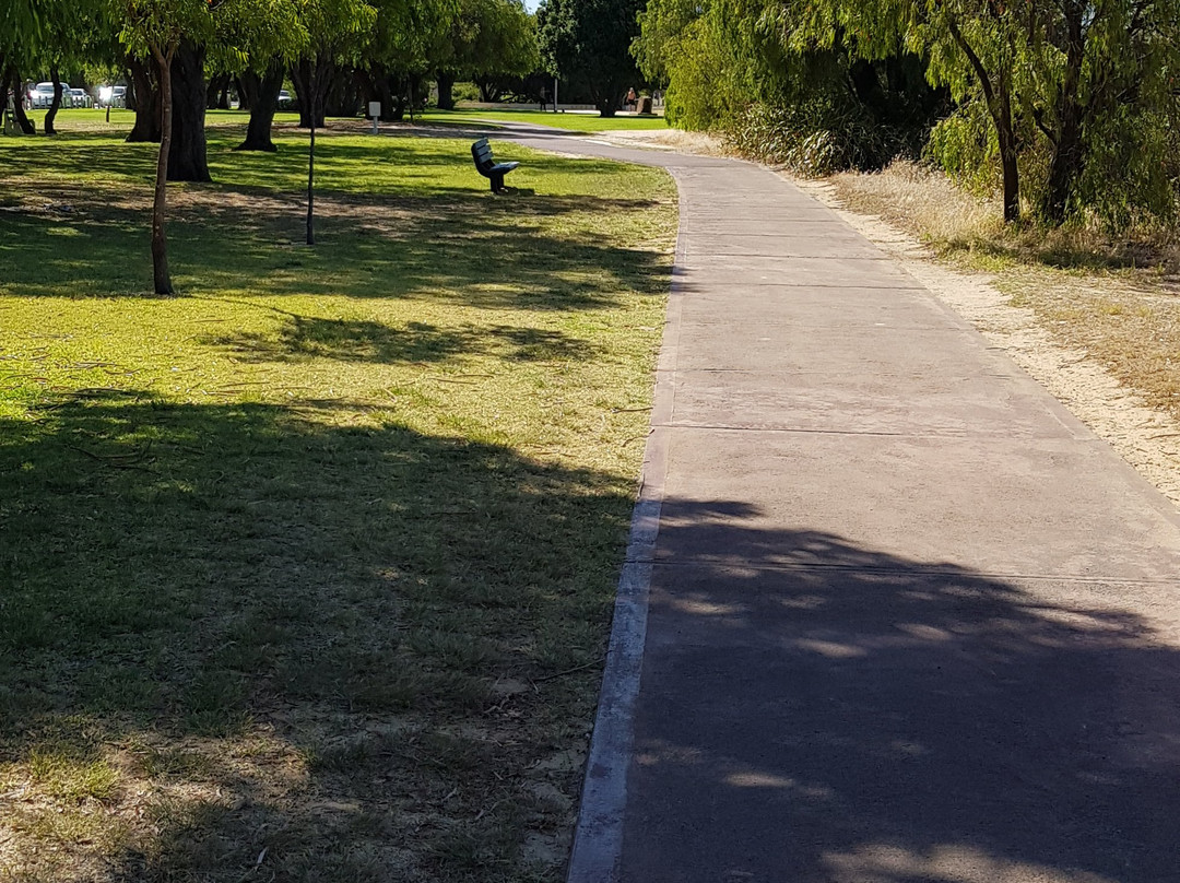 Dunsborough Beach景点图片