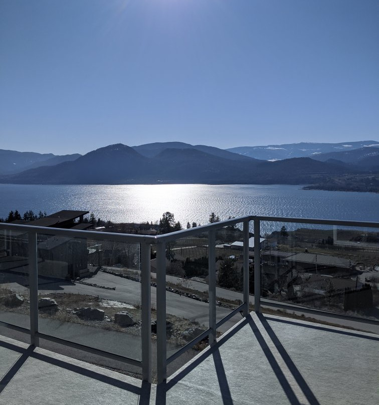 Singing Marmot Guest Suites主图