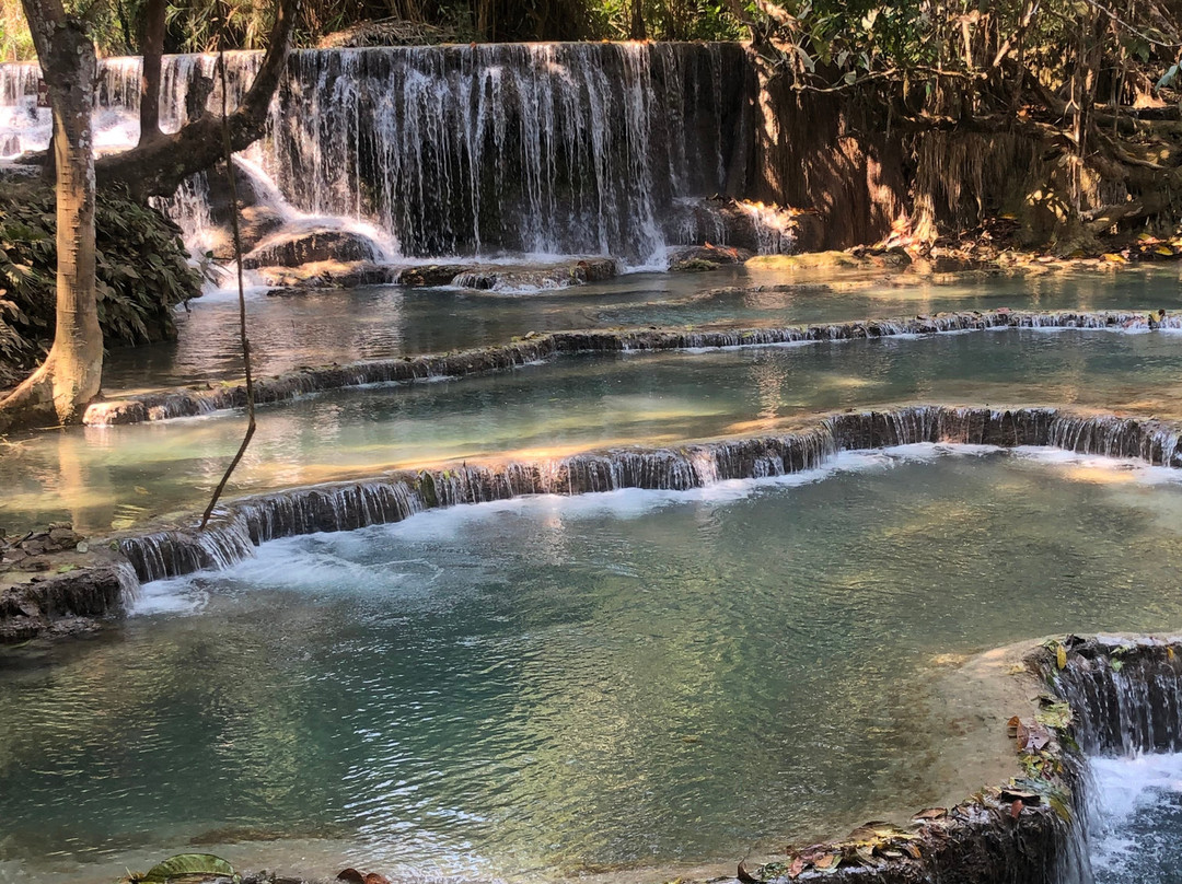 弯尼萨瀑布酒店主图