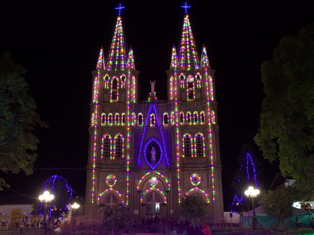 Basilica de la Inmaculada Concepcion-Jardin必去景点