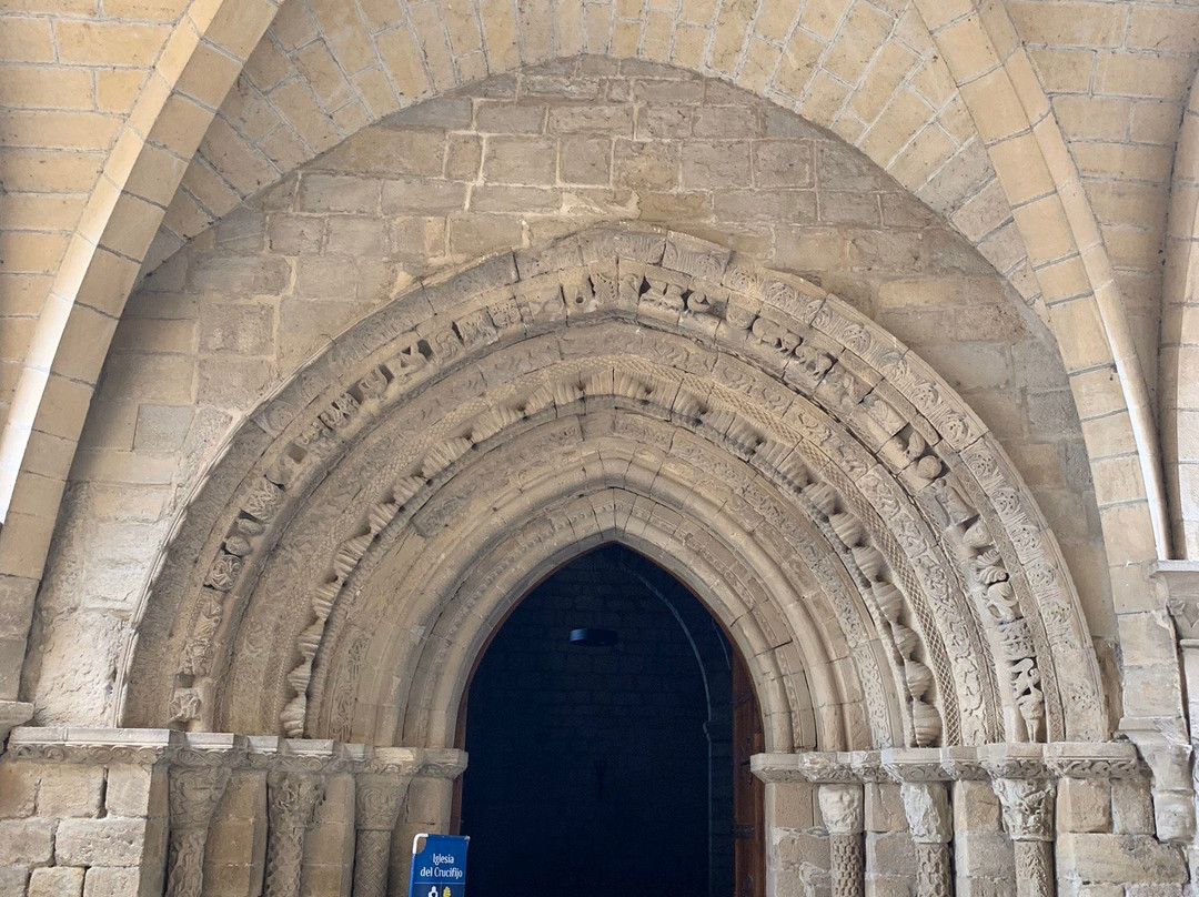 Iglesia del Crucifijo-Puente la Reina必去景点