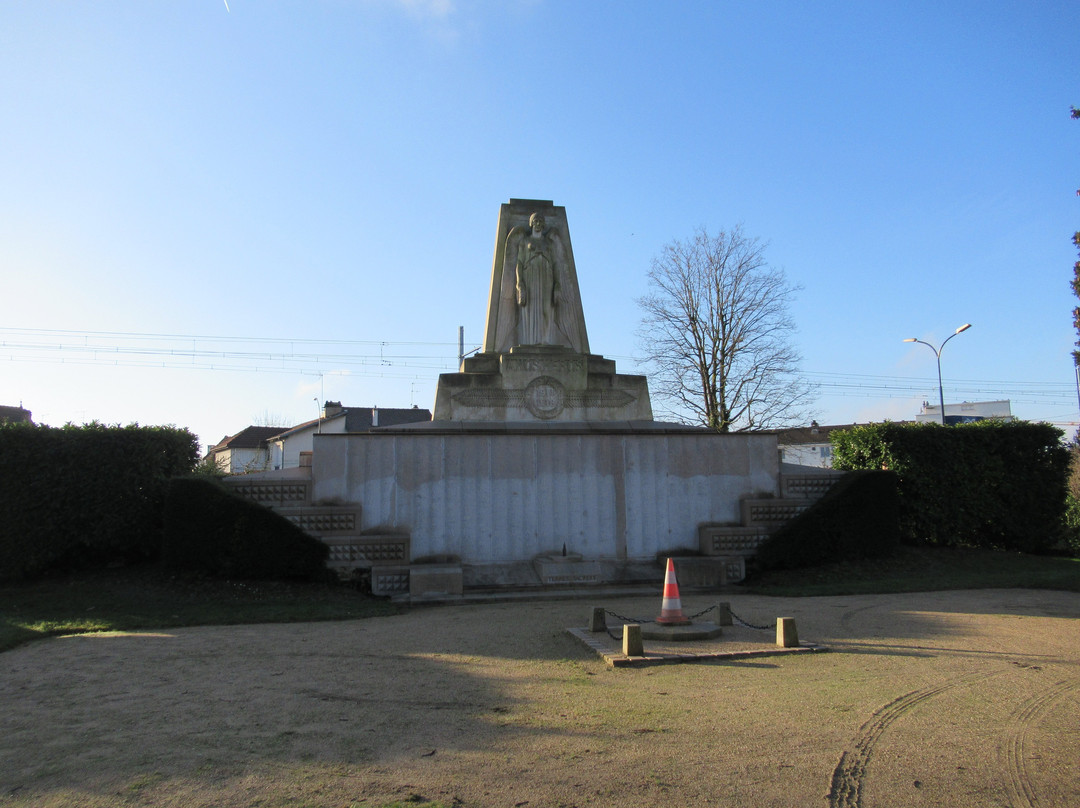 Monument communal景点图片