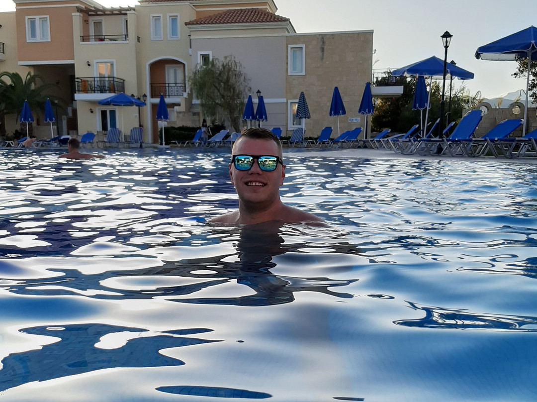 Chrispy Waterpark Resort主图