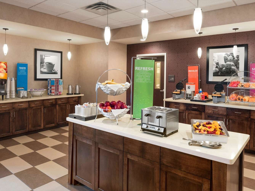 Hampton Inn Lincoln Airport主图