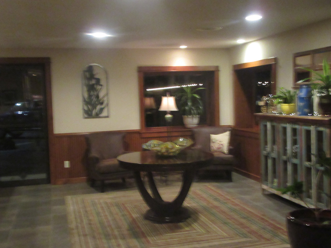 Redwood Garden Inn主图