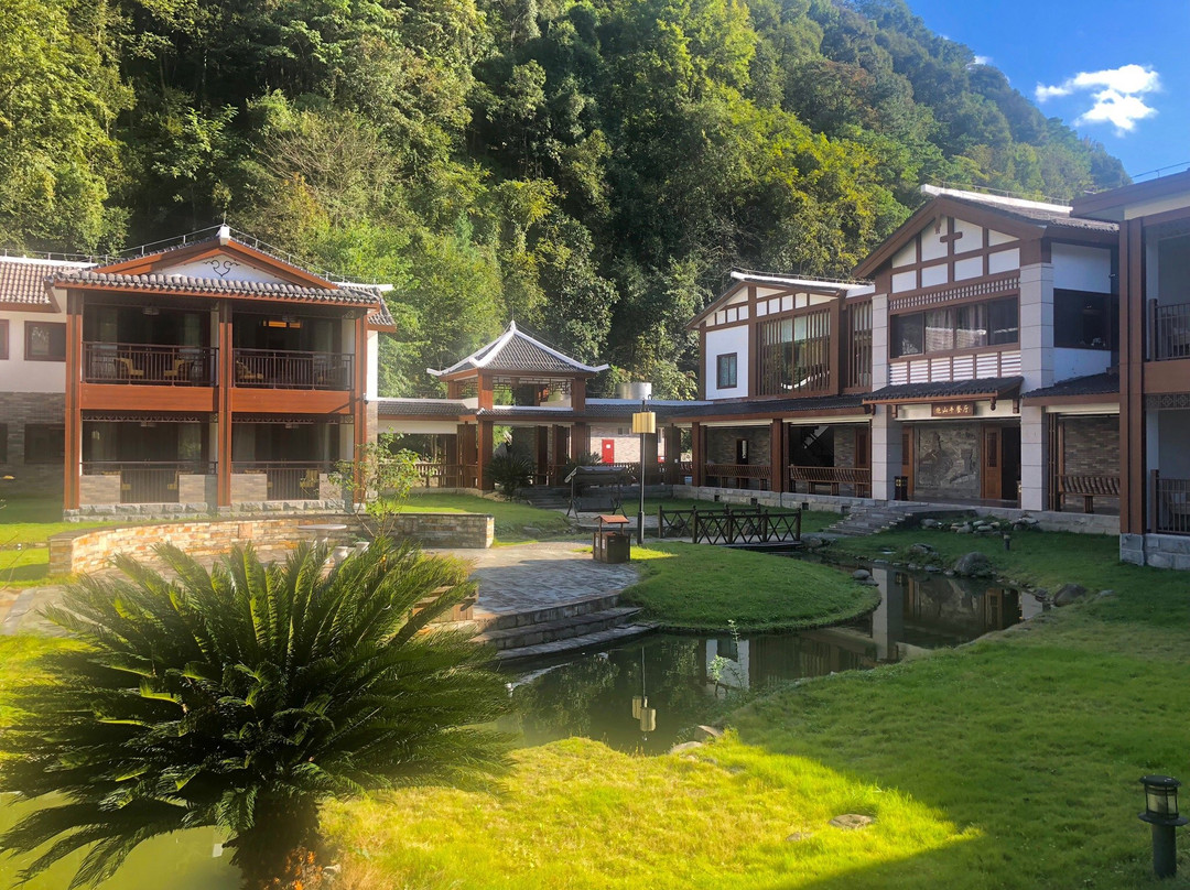 梵净山栖溪度假酒店主图