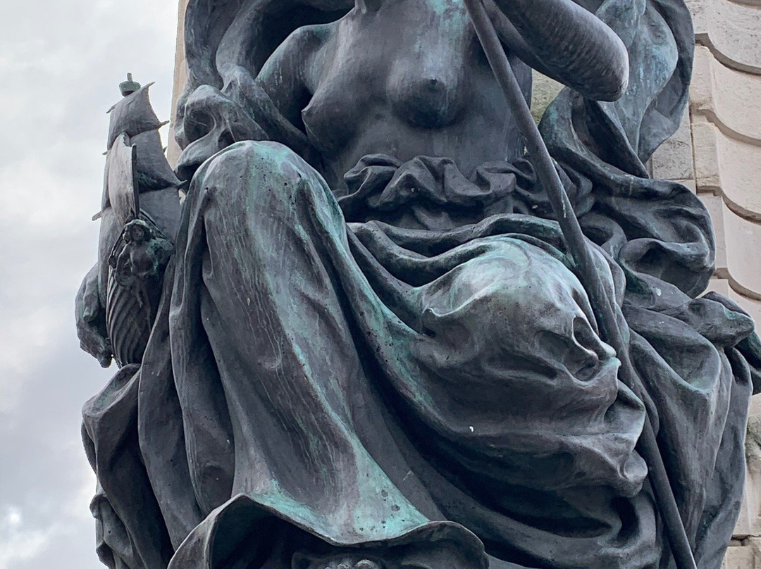 Queen Victoria Square-赫尔河畔金斯顿必去景点