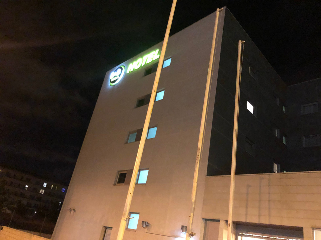 马德里机场快捷假日酒店主图