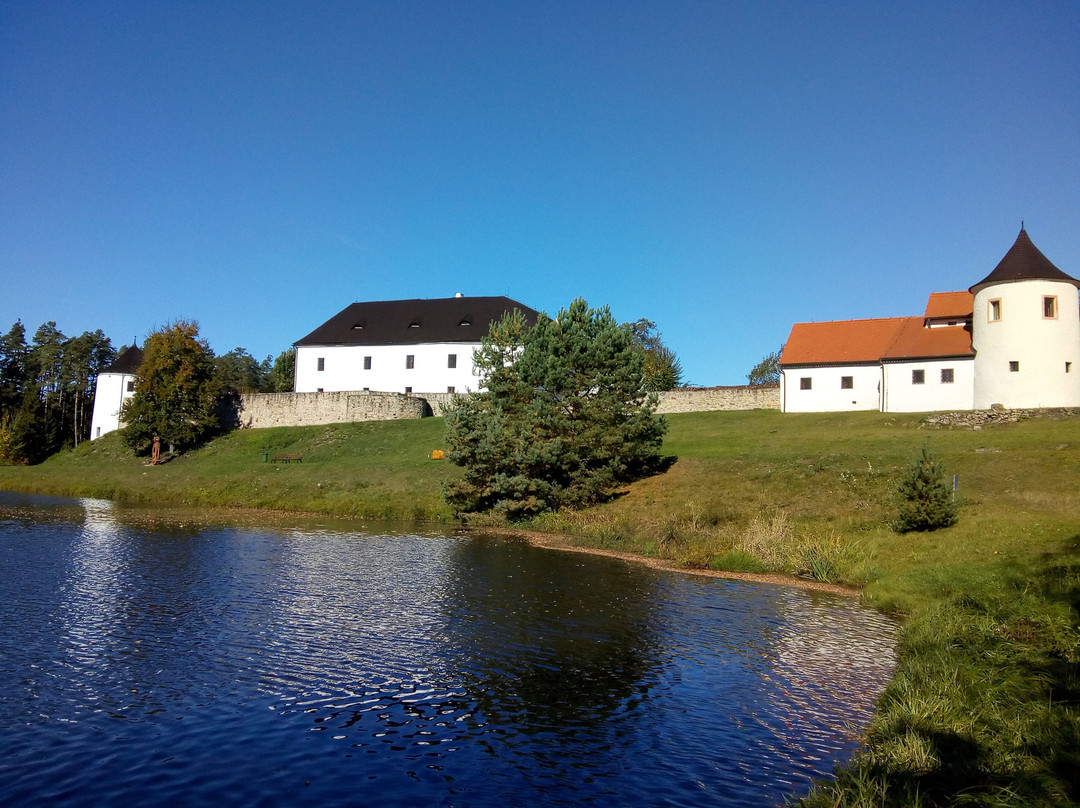 Zumberk Fortress (Tvrz Zumberk)景点图片