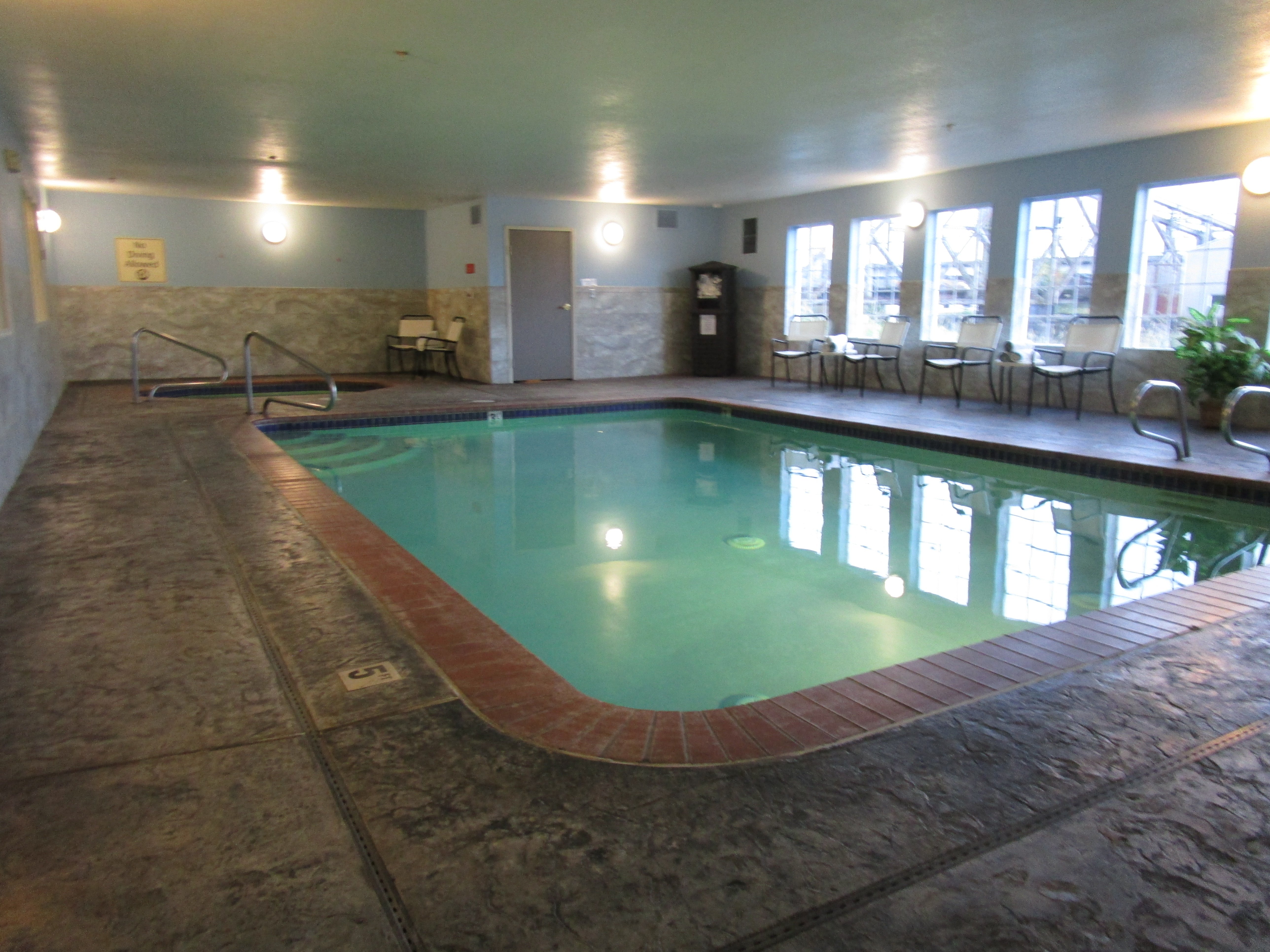 Best Western Plus Aberdeen-泳池