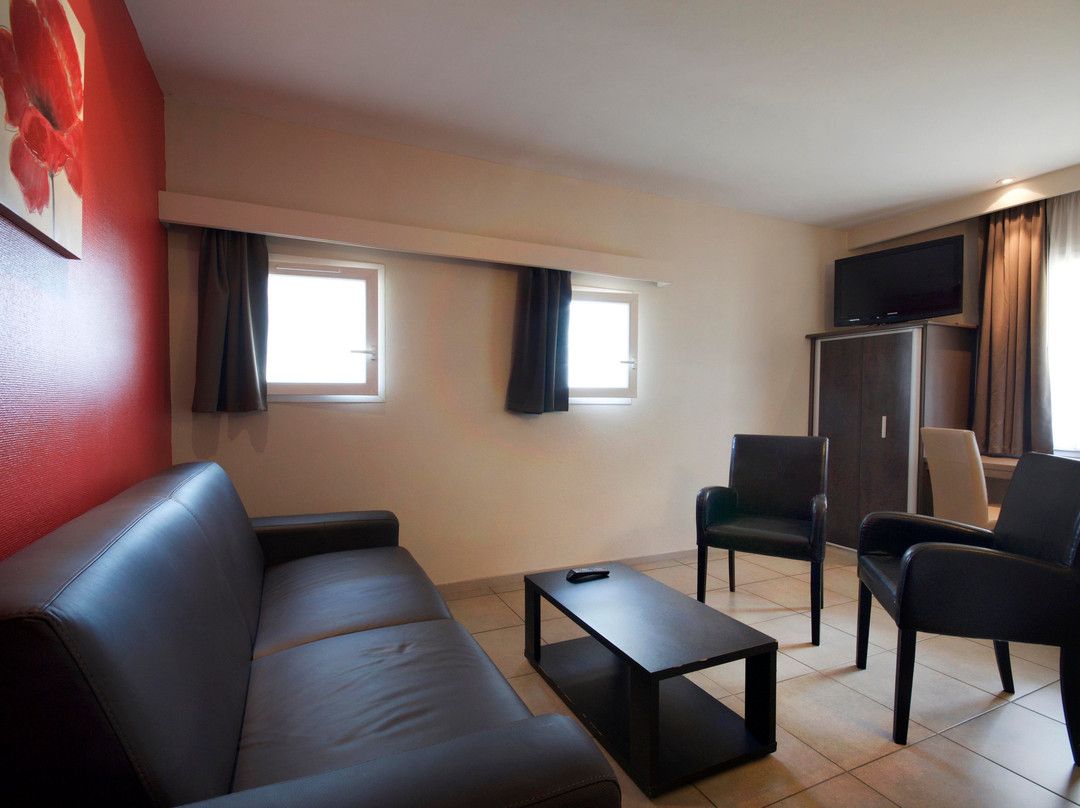 Hotel Le Moulin Rouge主图