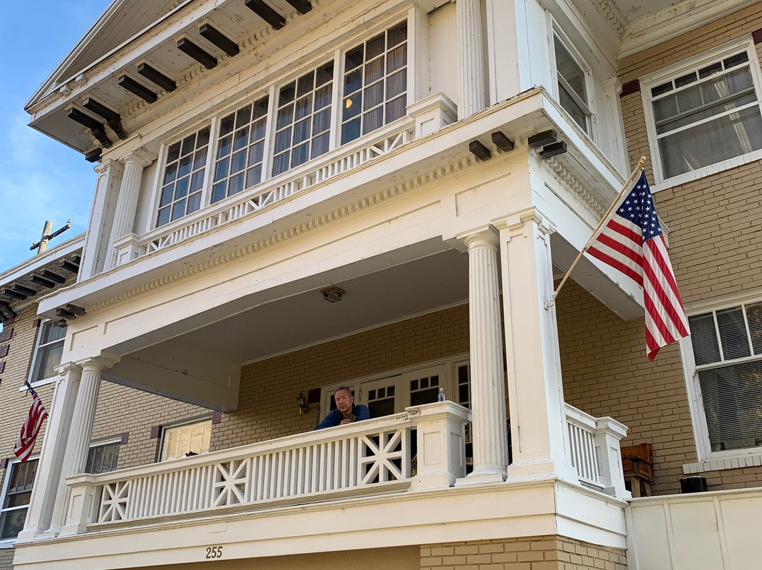 Riverside Hot Springs Inn & Spa主图